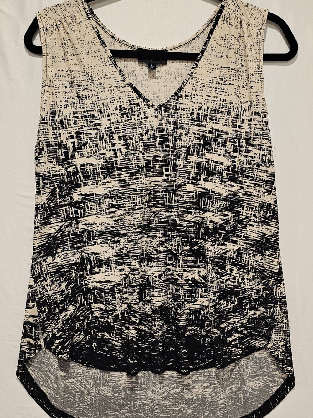AUW As You Wish Women's Sleeveless Blouse L Black White Abstract V Neck High Low